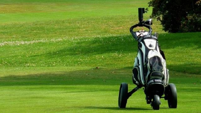 Xe buggy là phụ kiện để chở đồ trên sân golf